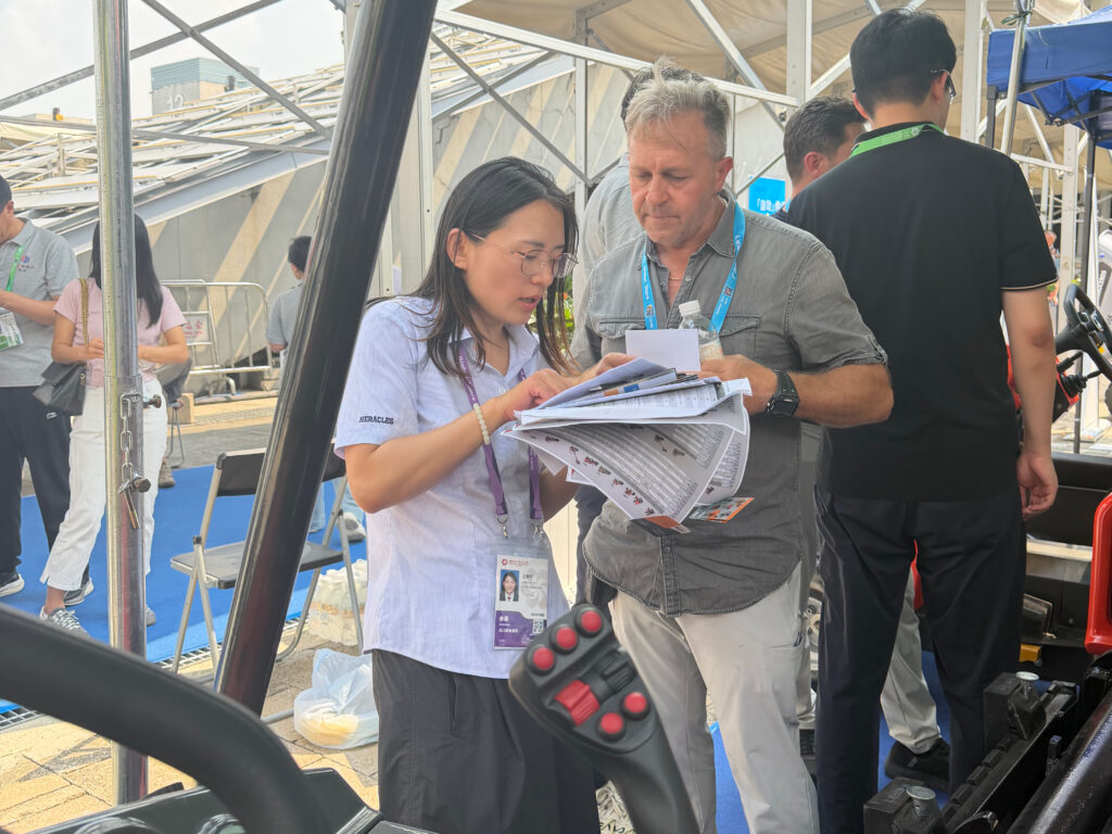 Business cooperation meeting at the LGCM booth, Canton Fair 2026