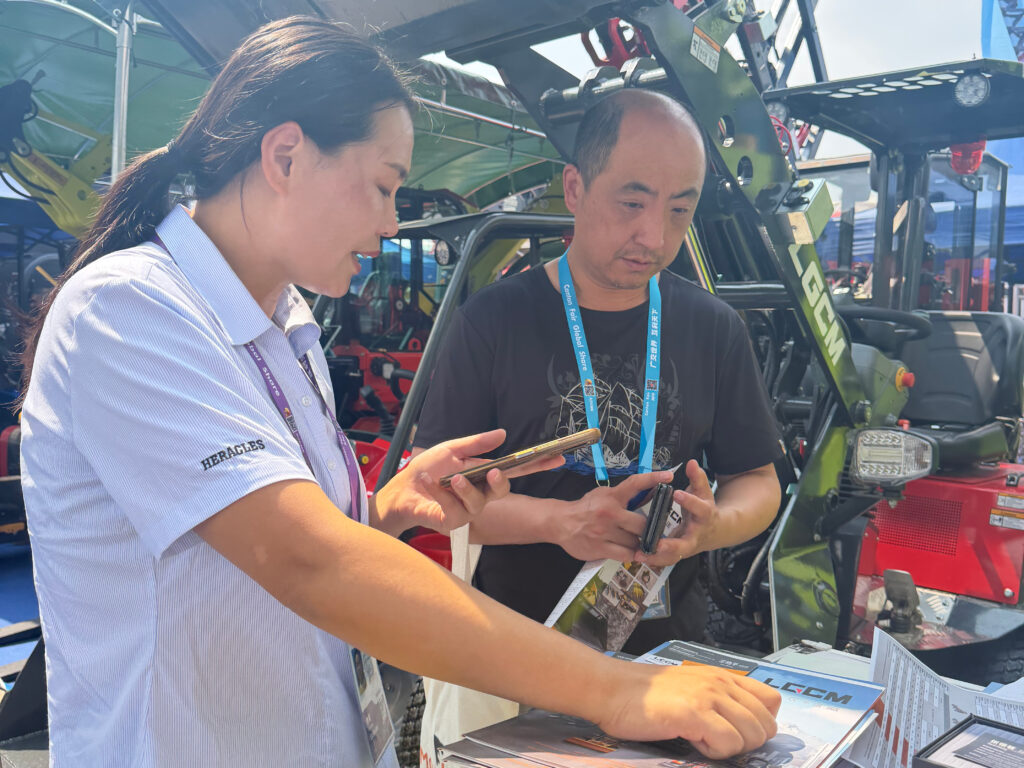 Customer discussion with the LGCM team at Canton Fair 2026