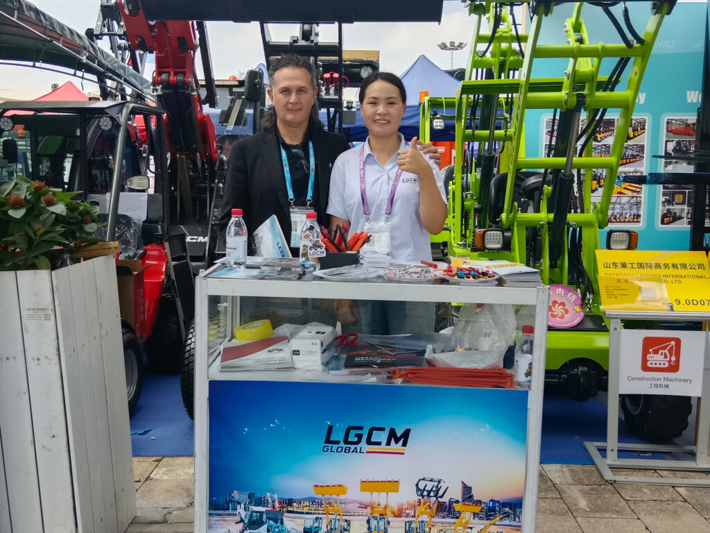 LGCM team meeting an overseas customer at Canton Fair 2026