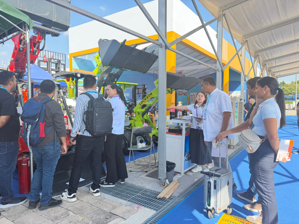 International customers visiting the LGCM stand at Canton Fair 2026